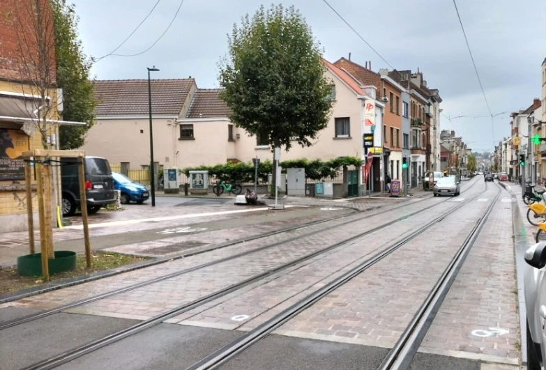 Interdit de stationner aux endroits où le passage des véhicules sur rails